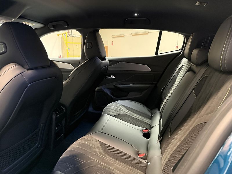 Peugeot 408 GT 1.2 PureTech 130 S&S EAT8 - fotka 10 z 12