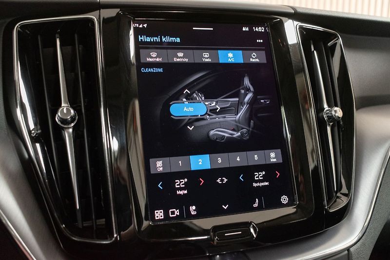 Volvo XC60 B4 AWD KESSY*MATRIX*VÝHŘEV* - fotka 23 z 32