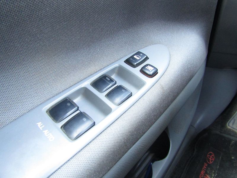 Toyota Avensis Verso (2003) 2.0 D-4D 85kW BEZ KOROZE A DPF - fotka 27 z 30
