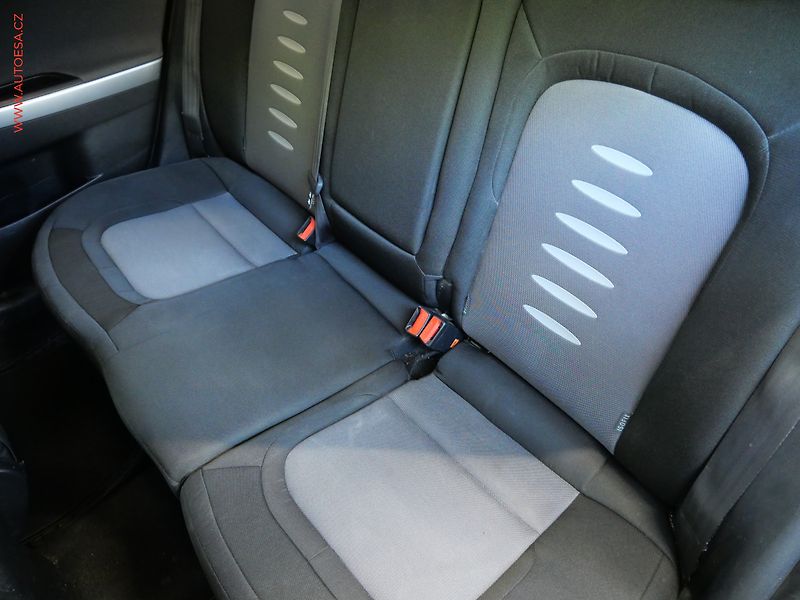 Kia Ceed (2013) 1.6GDi, ČR, AC, park.čidla - fotka 10 z 22