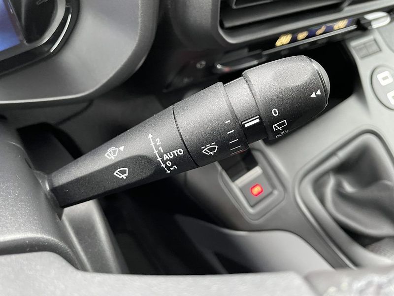 Toyota ProAce City Verso 1.5 6MT Family ODBĚR 11/2026 - fotka 23 z 30
