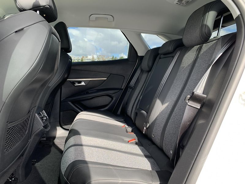 Peugeot 3008 ALLURE+ 1.2 PureTech 96kW AT - fotka 6 z 27