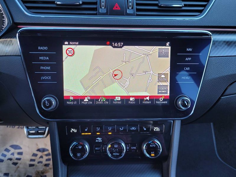 Škoda Superb 2.0 TDI DSG7 140kW Sportline 4 - fotka 23 z 62