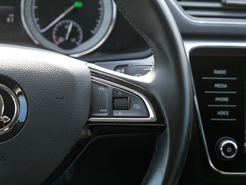Škoda Superb - fotka 12 z 24