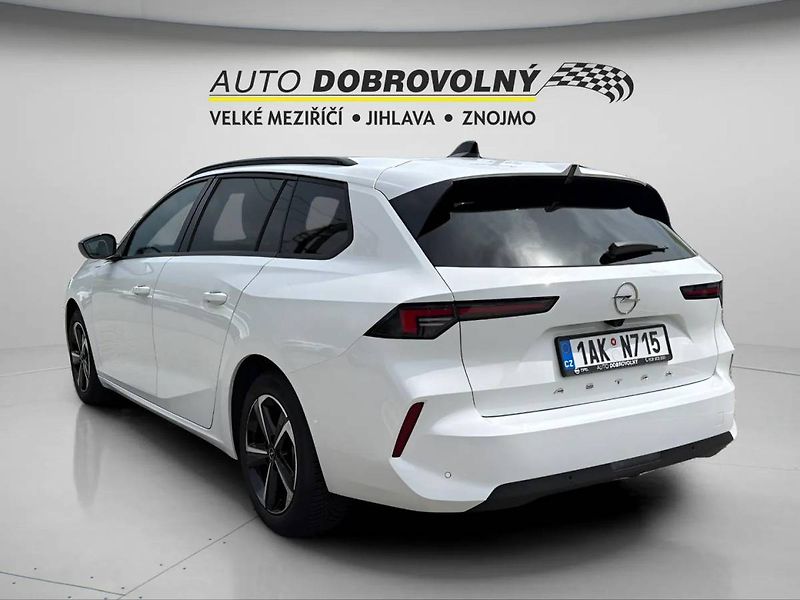 Opel Astra Edition ST 1.2 TURBO (96kW/130 - fotka 5 z 20