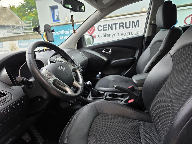 Hyundai ix35 2.0-4x4-TAŽNÉ 2t-POLOKŮŽE - fotka 3 z 17