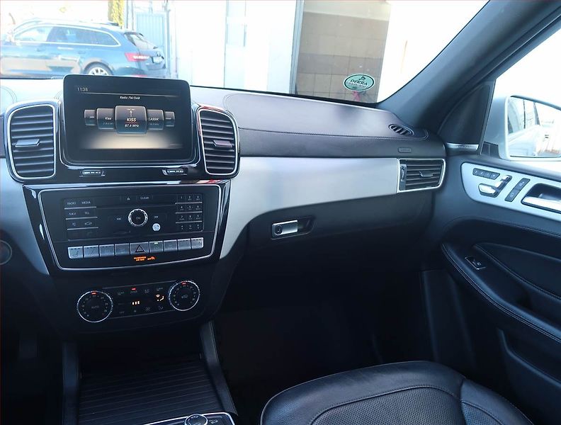 Mercedes-Benz GLE (2016) 500, 4X4, Automat, Kůže - fotka 8 z 16