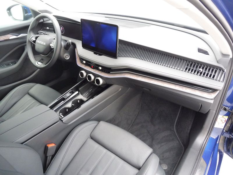 Škoda Superb (2025) Combi L&K 2,0 TDI 110kW DSG - fotka 8 z 30