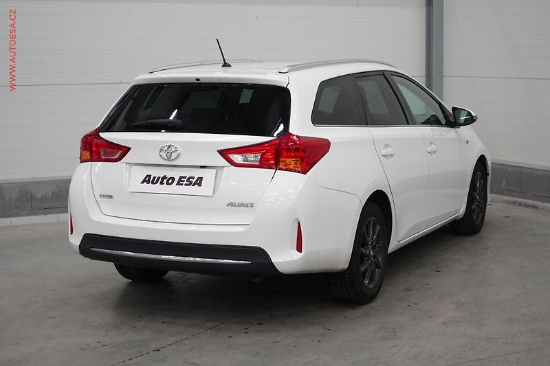 Toyota Auris (2015) 1.4D, 1.maj,ČR, autoAC - fotka 4 z 21