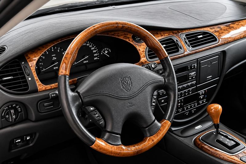 Jaguar S-Type (2001) - fotka 14 z 21