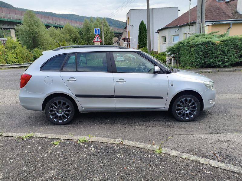 Škoda Fabia (2013) 1,2 TSI Style combi - fotka 5 z 32