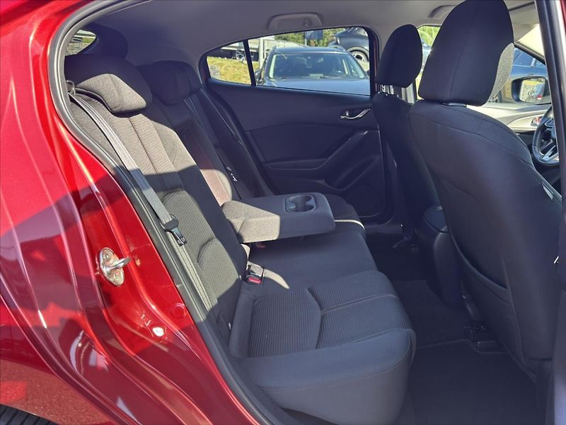 Mazda 3 2,0 i Attraction PLNÝ SERVIS - fotka 14 z 39