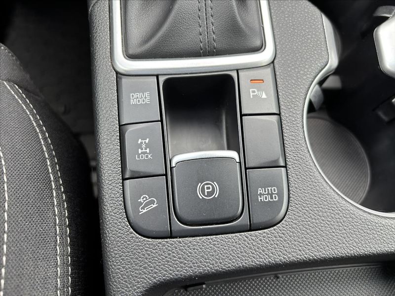Kia Sportage 1,6 i AT 4x4 TOP ZÁRUKA TAŽNÉ - fotka 26 z 39