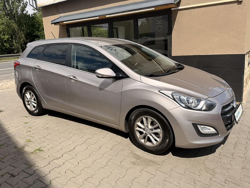 Hyundai i30 (2015) 1.6-NÍZKÁ SPOTŘEBA-AUT-SENZORY - fotka 13 z 28
