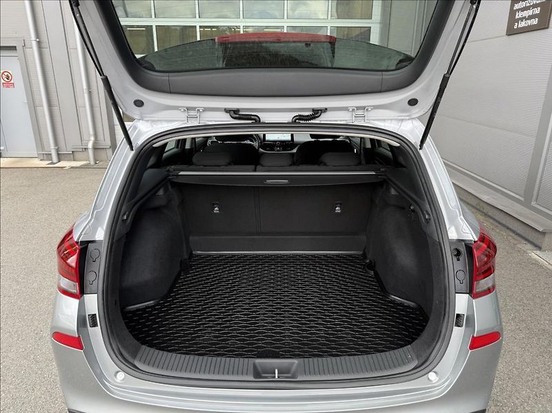 Hyundai i30 1,5 i  WG FL Family Climate - fotka 18 z 19