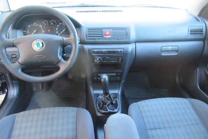 Škoda Octavia 1.9 TDi TOUR AUT. KLIMA TAŽNÉ - fotka 10 z 19