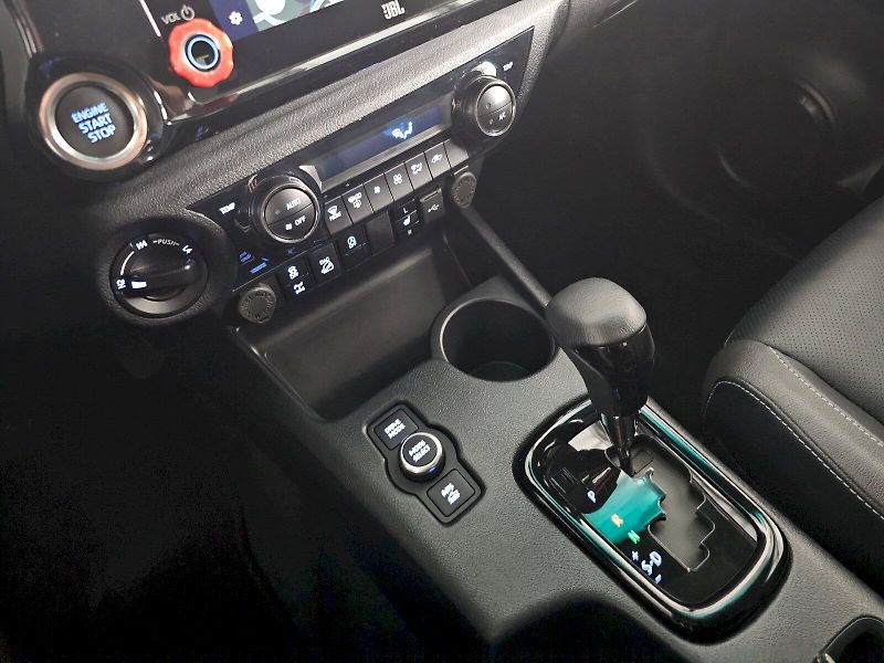 Toyota Hilux (2025) 2.8 D-4D 204k 6AT INVINCIBLE H - fotka 20 z 29