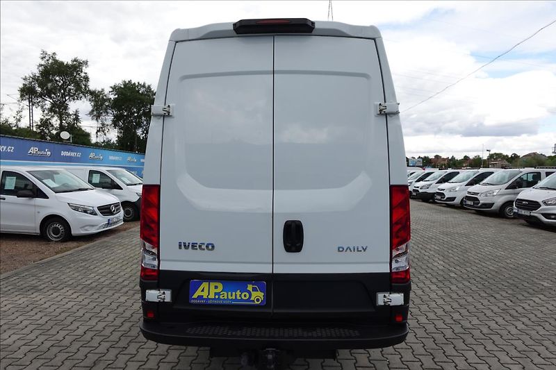 Iveco Daily 2,3 HPT  35C14 7MÍST L2H2 KLIM - fotka 8 z 35