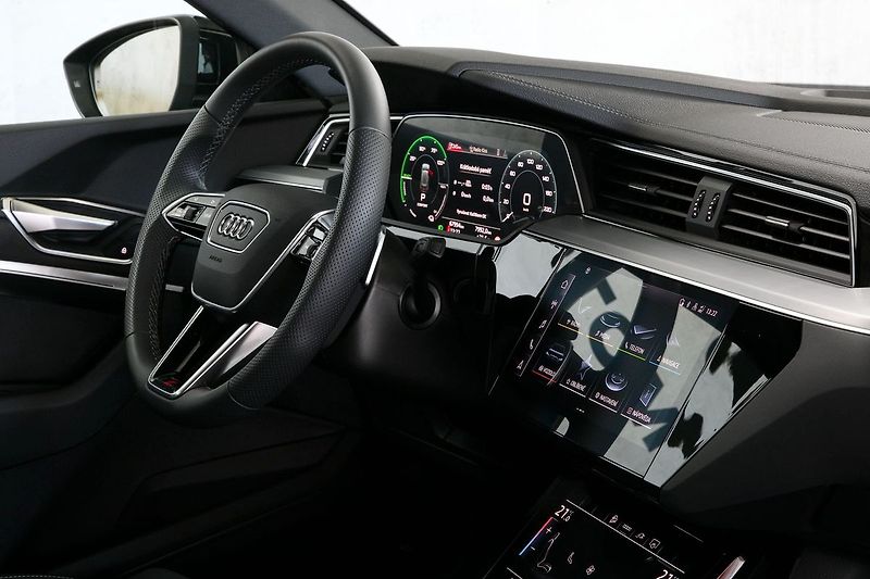 Audi e-tron 55 300kW Kessy Kamera Tažné - fotka 15 z 33