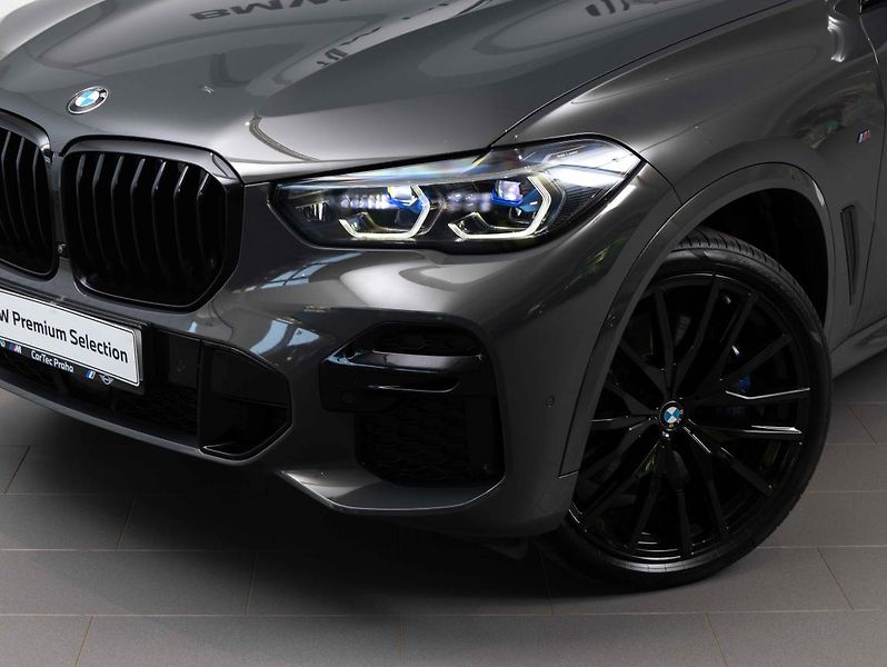 BMW X5 M50i - fotka 7 z 24