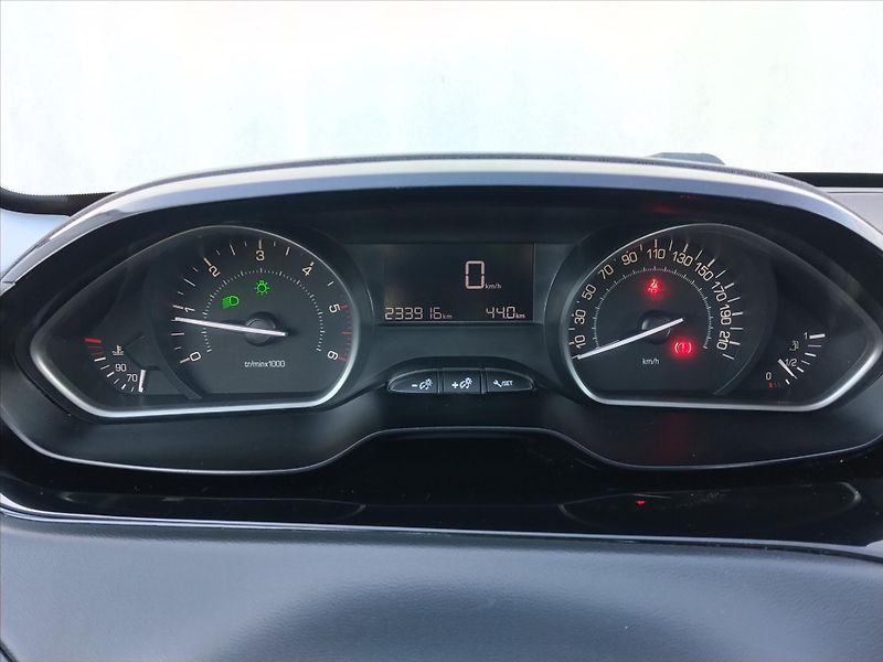 Peugeot 208 1,6   1.6 HDI  55kW Klimatizac - fotka 8 z 29