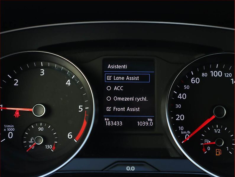 Volkswagen Passat (2021) Business 2.0 TDI, Automat - fotka 18 z 23