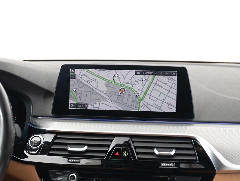 BMW Řada 5 530d xDrive Touring - fotka 14 z 22