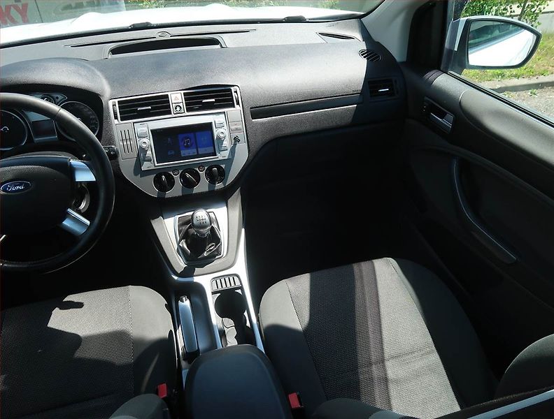 Ford Kuga (2009) 2.0 TDCi, 4X4 - fotka 8 z 16