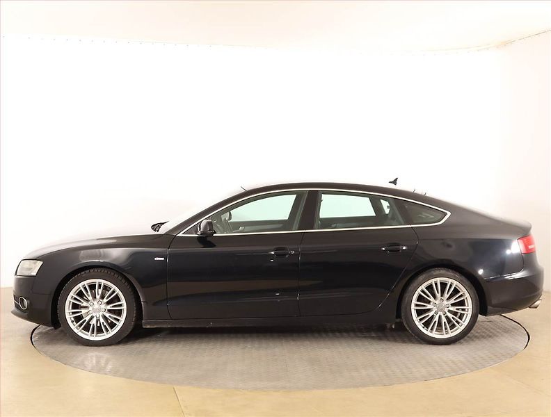 Audi A5 (2010) S-Line 2.0 TFSI, Xenony - fotka 3 z 16