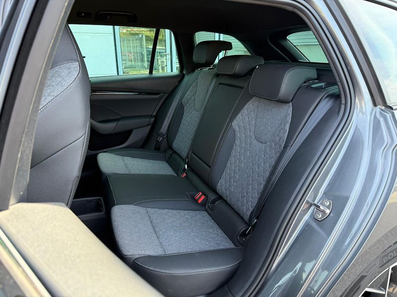 Škoda Octavia Sportline 2.0 TDI 110kw DSG Co - fotka 21 z 26