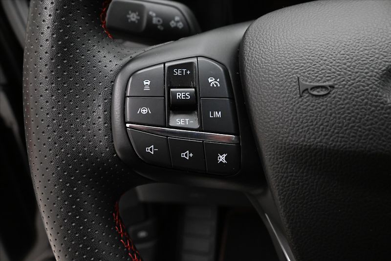 Ford Kuga 2,5 PLUG-IN 112 kW ST-LINE Zár - fotka 23 z 32