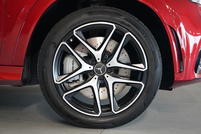 Mercedes-Benz GLE 53 AMG, Masáž, Ventilace, HUD - fotka 7 z 50