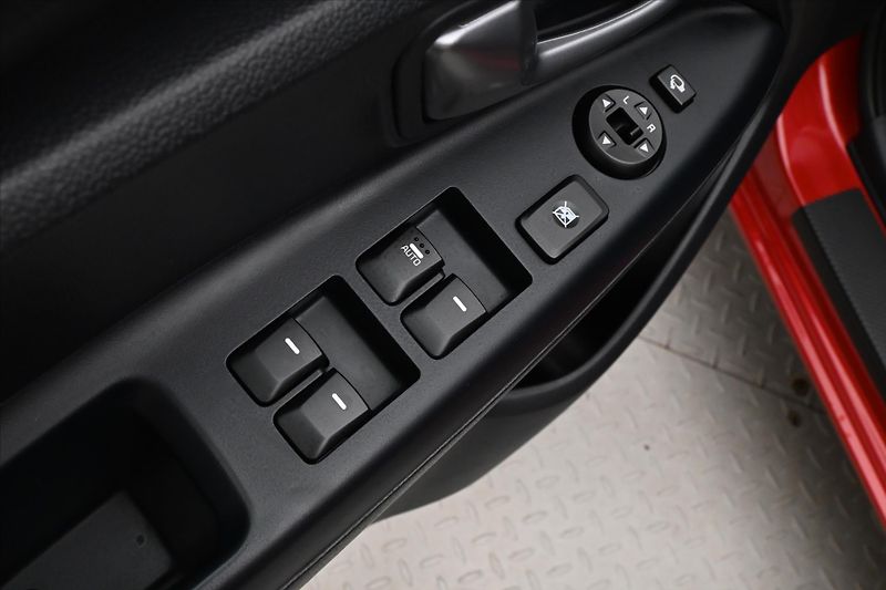 Kia Rio 1,4 CVVT 80kW KLIMA Manuál Zár - fotka 24 z 29