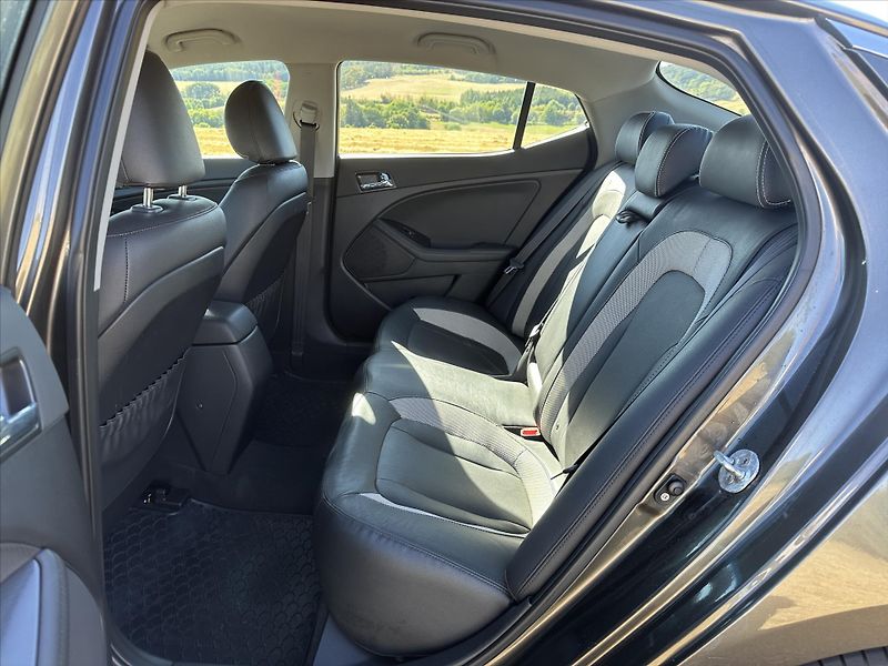 Kia Optima 1,7 CRDi 100kW Exclusive CZ - fotka 14 z 31