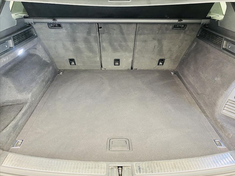 Volkswagen Touareg 3,0 TDI 210kW R-line 4Motion - fotka 24 z 29