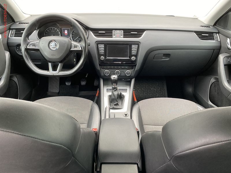 Škoda Octavia (2017) 1.6 TDi, Ambiente, panor - fotka 8 z 17