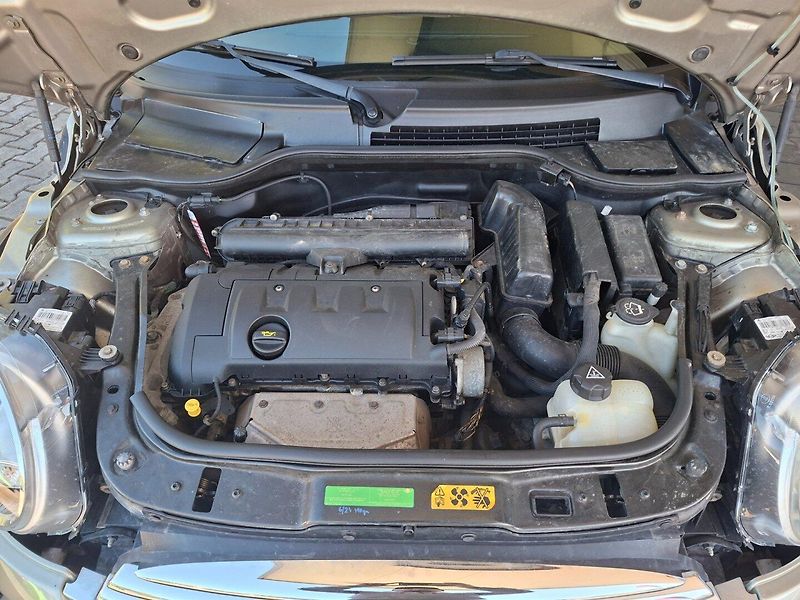 Mini Clubman (2009) 1.6i 88kW -VYHŘ.SED.-P.SENSORY - fotka 27 z 32