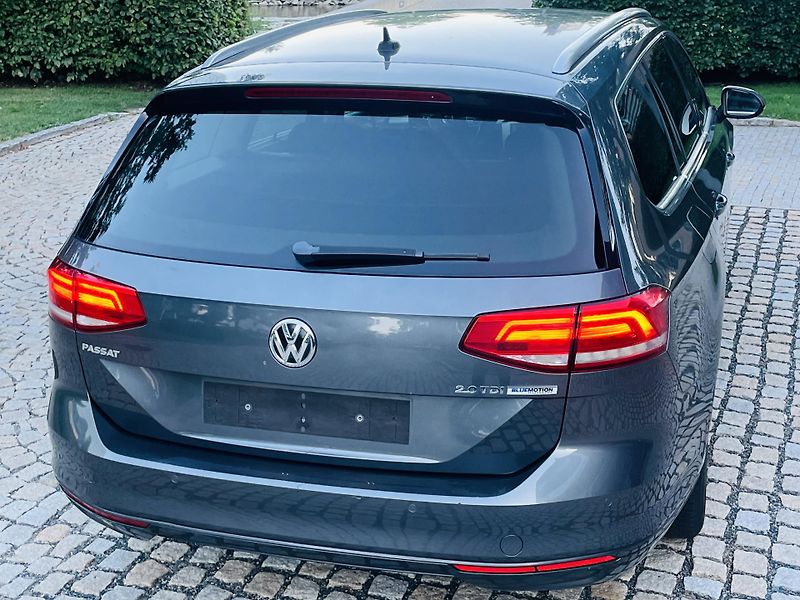 Volkswagen Passat 2.0TDI MANUÁL VÝHŘEV KAMERA - fotka 13 z 47