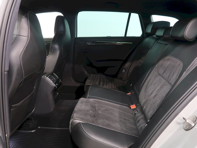 Škoda Superb (2018) SPORTLINE 2.0TDI 140KW CANTON - fotka 17 z 41