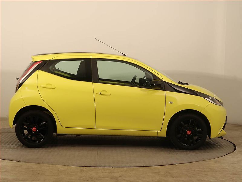 Toyota Aygo (2017) x-cite 1.0 VVT-i, ČR,1.maj - fotka 6 z 13