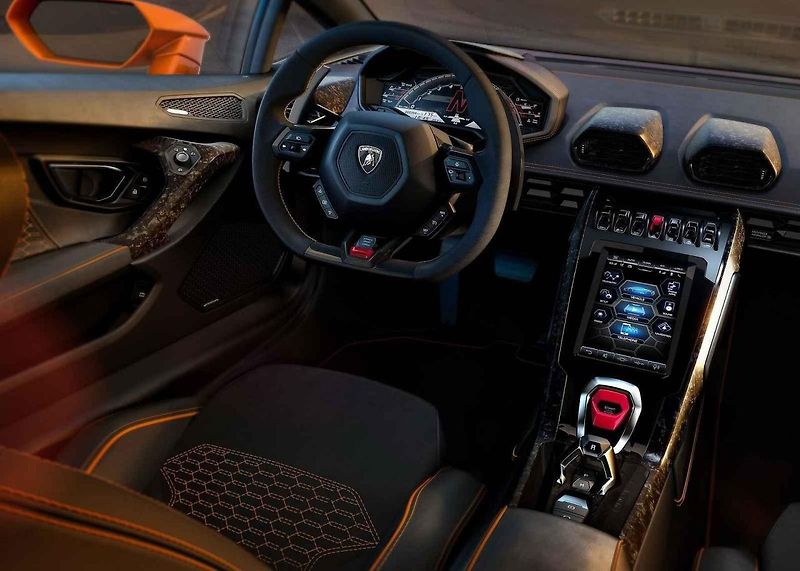 Do Ženevy se chystají elektromobily i sporťáky
