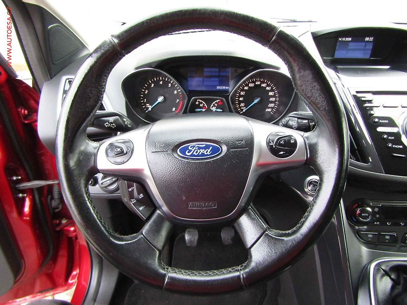 Ford Kuga (2015) 1.5EB, TZ, xenon, park.asist - fotka 18 z 20