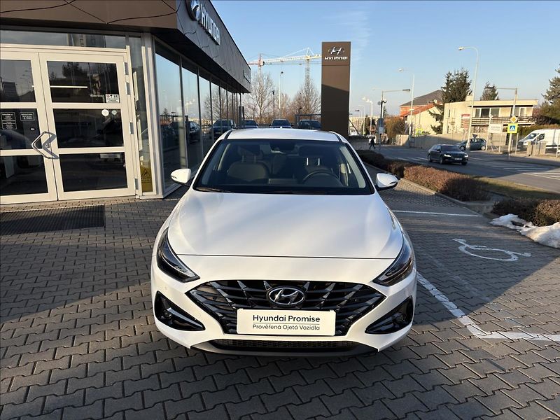 Hyundai i30 1,5 i CVVT  HB Smart - fotka 8 z 17