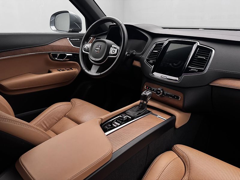 Volvo XC90 T6 AWD INSCRIPTION REZERVACE - fotka 25 z 47