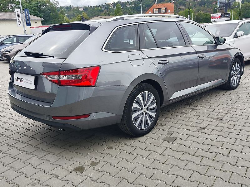 Škoda Superb 2.0 TDI/110kW Style DSG - fotka 5 z 35