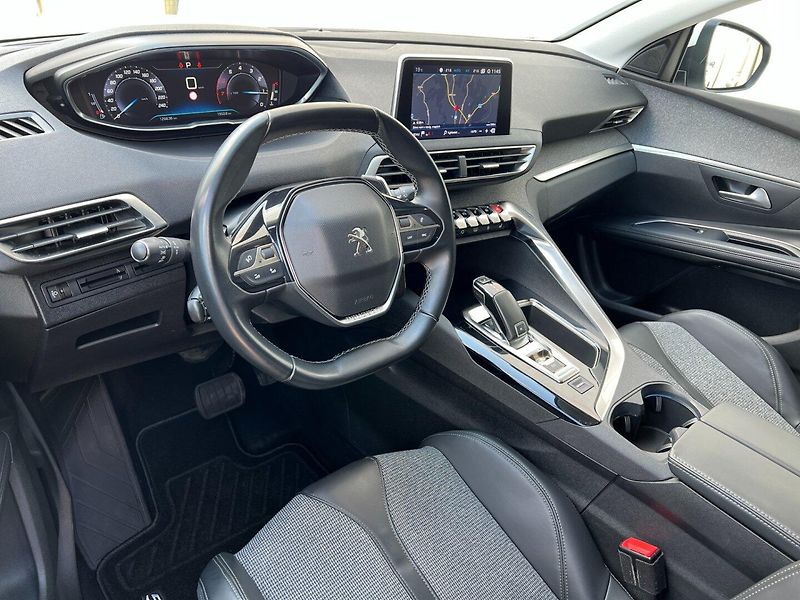 Peugeot 5008 (2018) 1.2PT 96kW A/T! 7míst! Allure! - fotka 12 z 41
