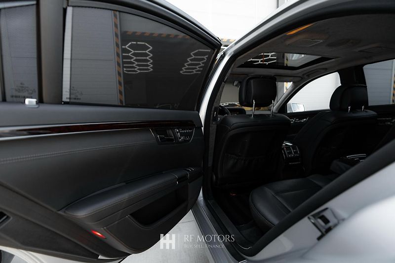 Mercedes-Benz Třídy S (2013) AMG S 63 5.5 V8 Biturbo - fotka 36 z 56