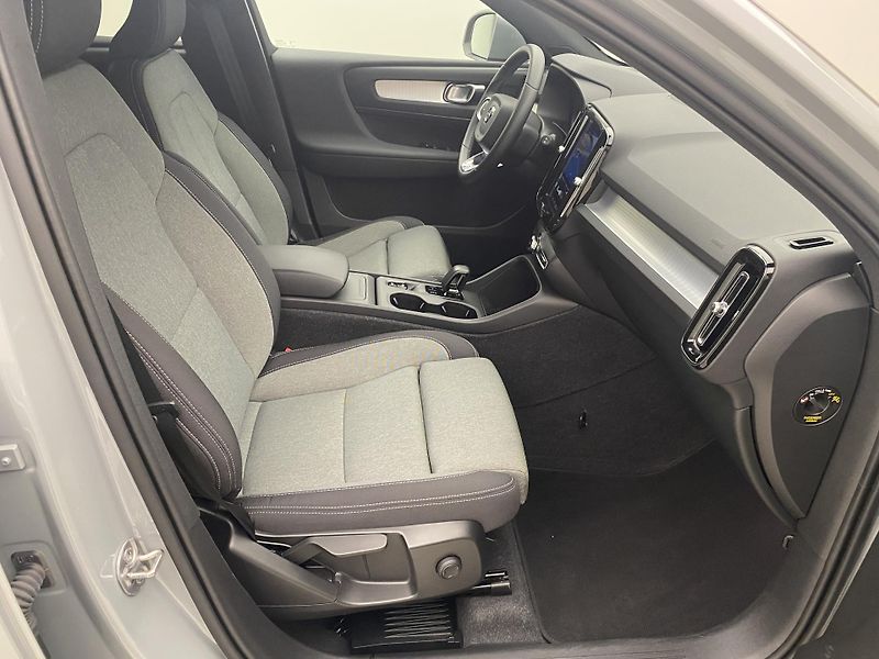 Volvo XC40 B4 CORE AUT  - fotka 24 z 49