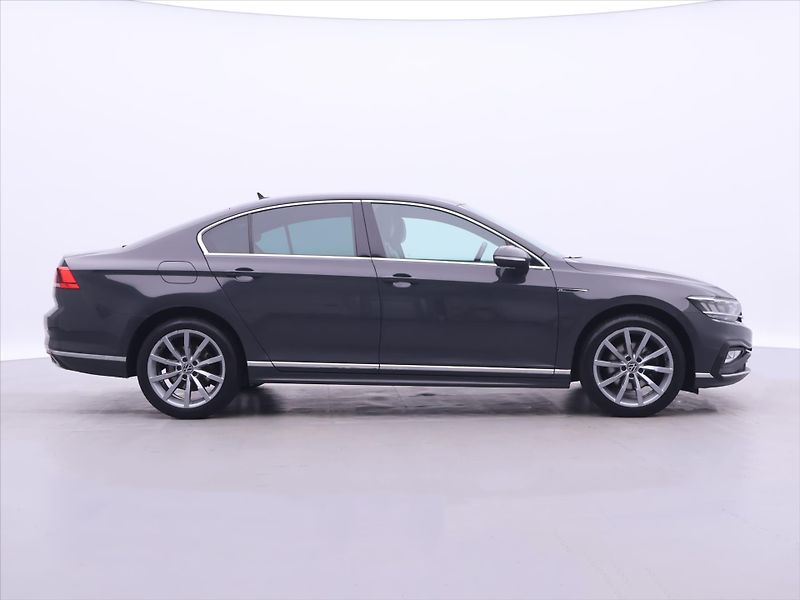 Volkswagen Passat R-line 2,0 TDI 140kW DSG CZ DP - fotka 8 z 32