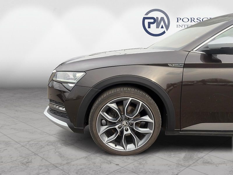Škoda Superb 2.0TDi Scout DSG 140kW 4x4 - fotka 9 z 21